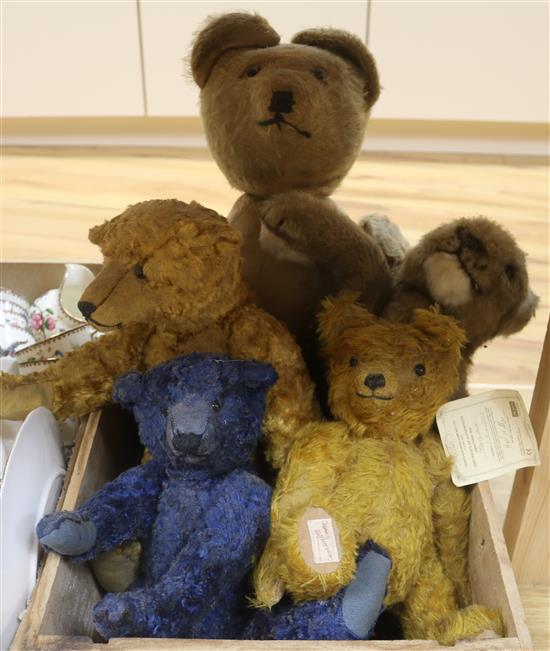 A group of teddy bears